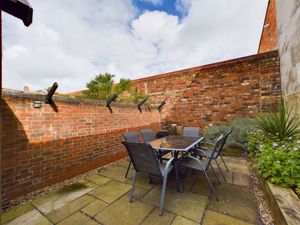 Rear courtyard style garden- click for photo gallery
